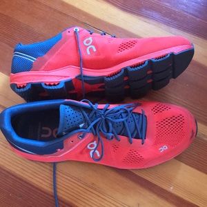 Men’s 11.5  on cloud surfer sneaker